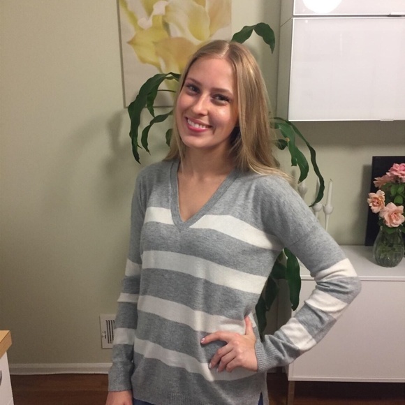 Gap sweater grey and white striped - Picture 1 of 2